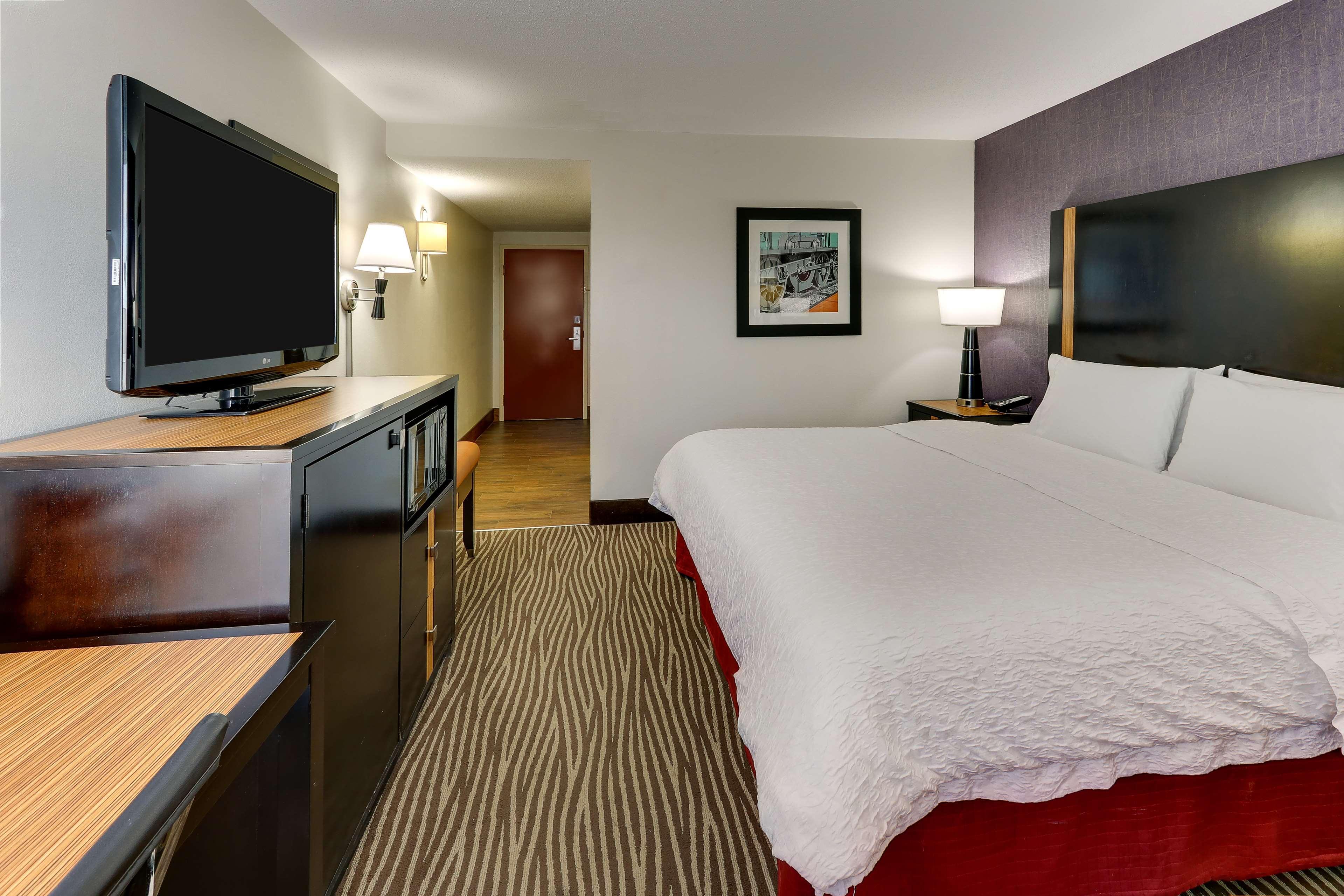 Hampton Inn Springfield Exterior photo