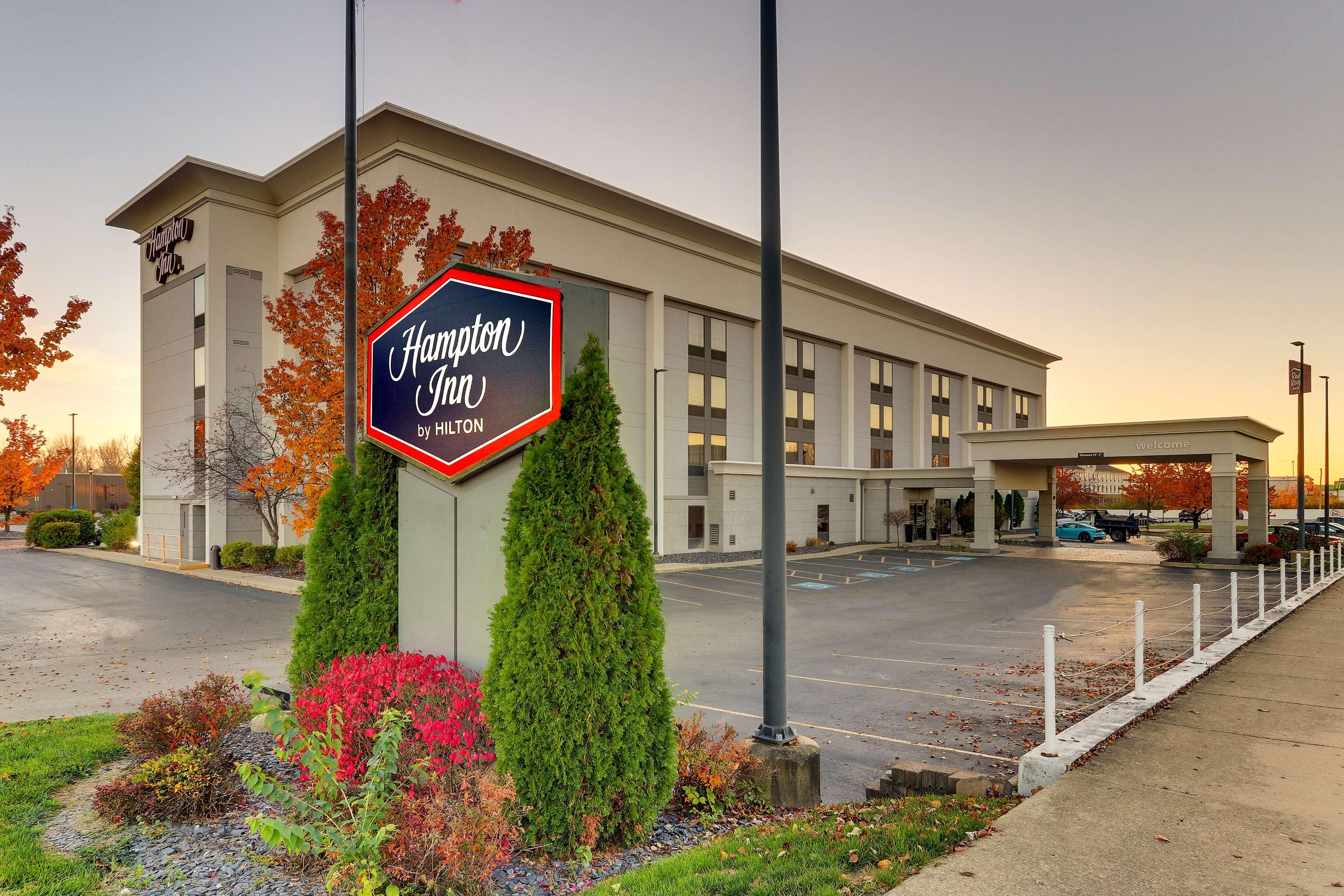 Hampton Inn Springfield Exterior photo