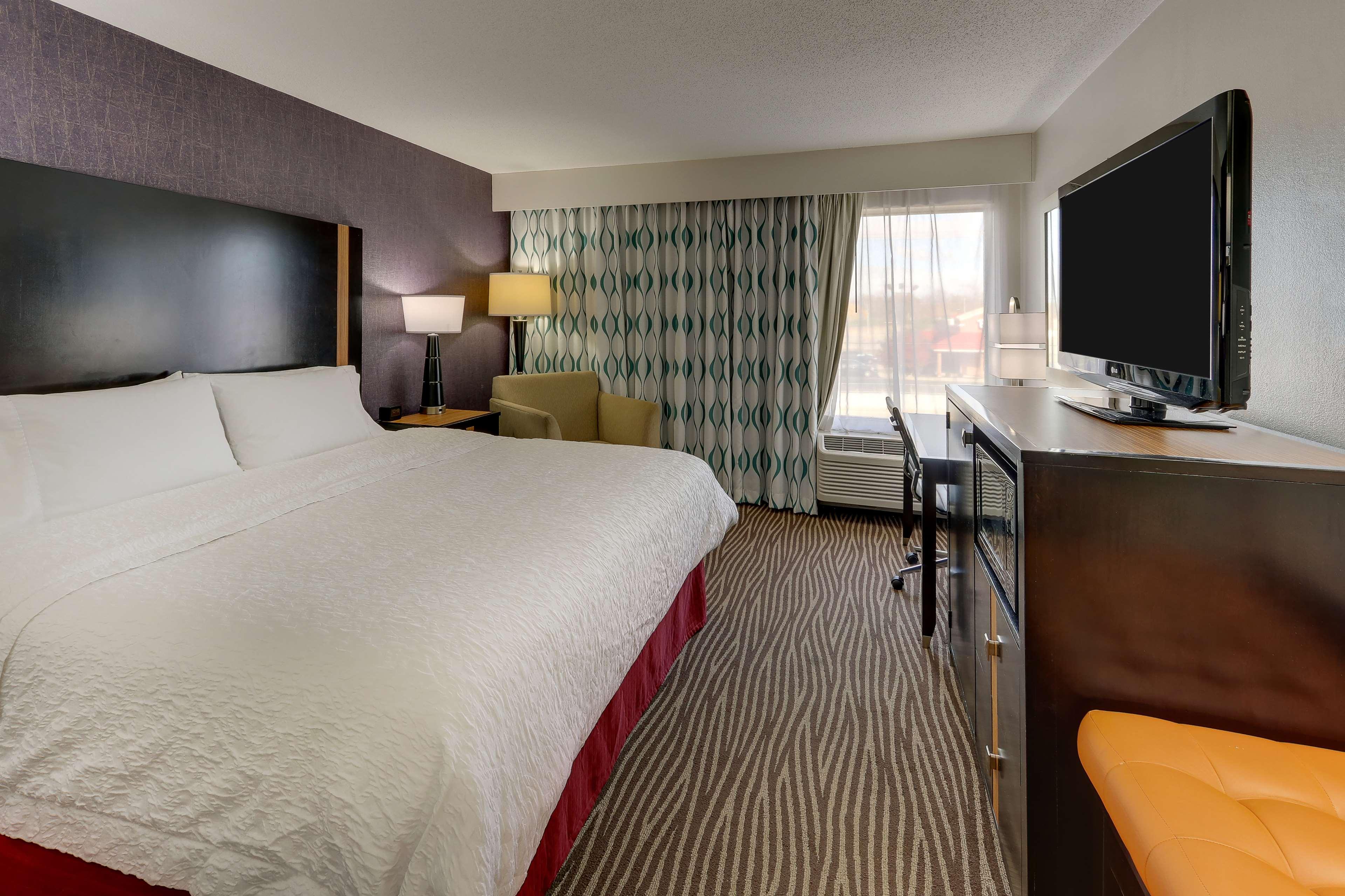 Hampton Inn Springfield Exterior photo