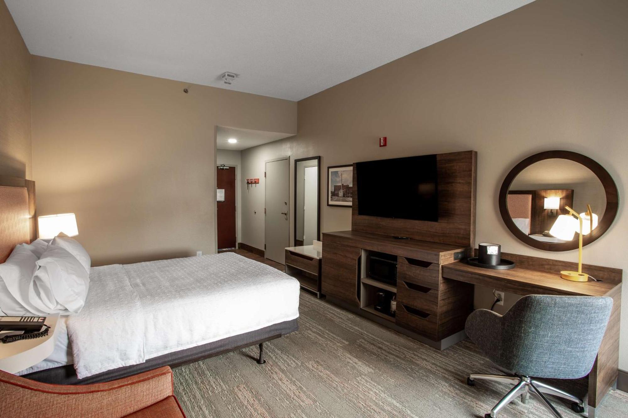 Hampton Inn Springfield Exterior photo