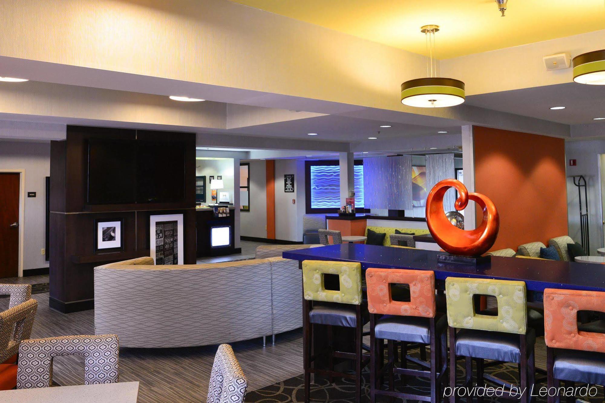 Hampton Inn Springfield Exterior photo