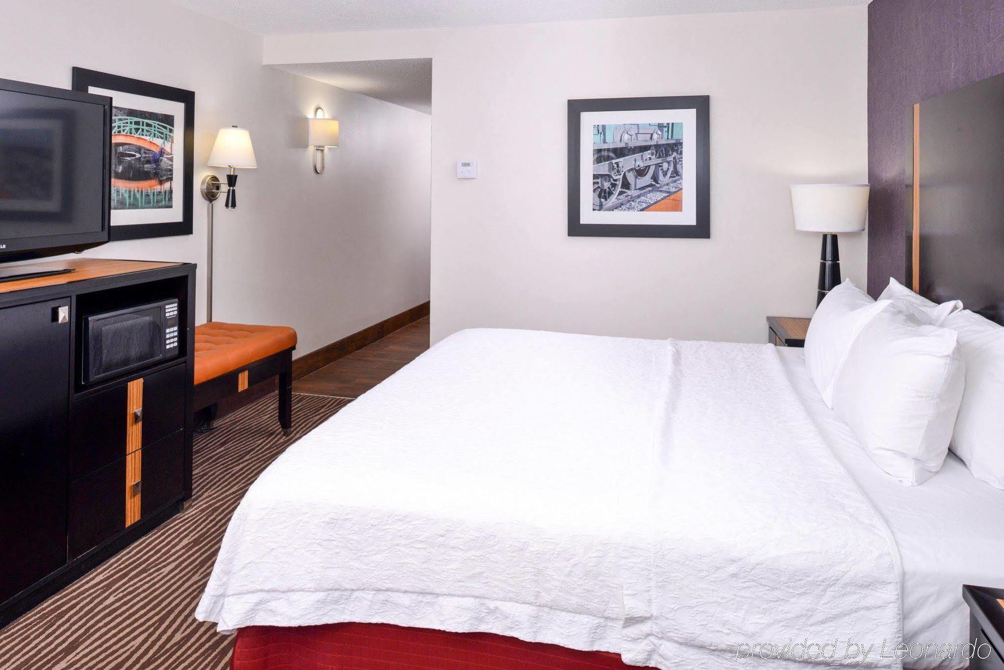 Hampton Inn Springfield Exterior photo