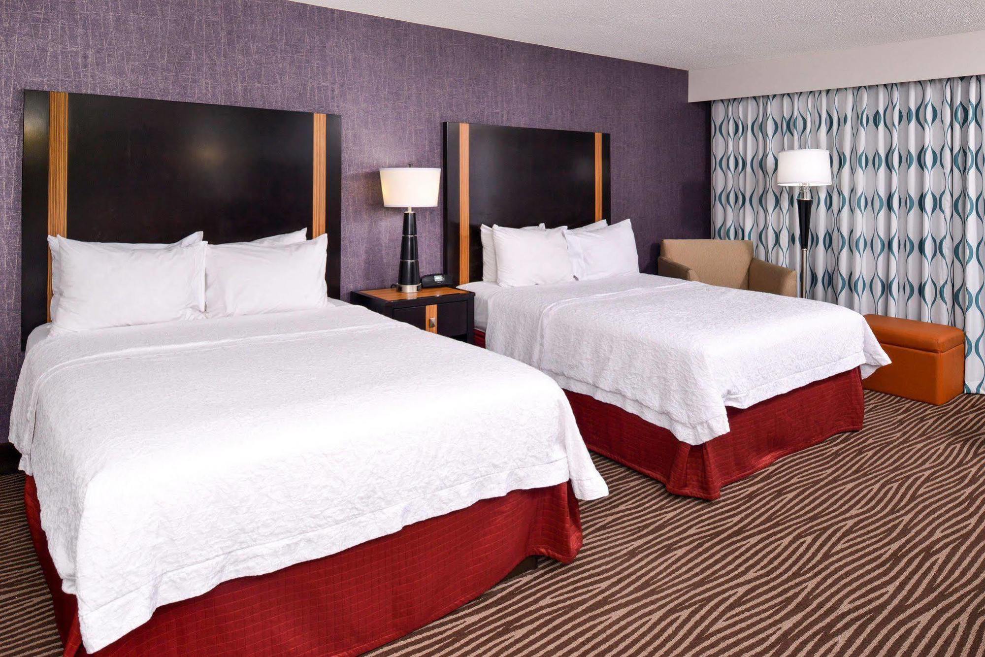 Hampton Inn Springfield Exterior photo