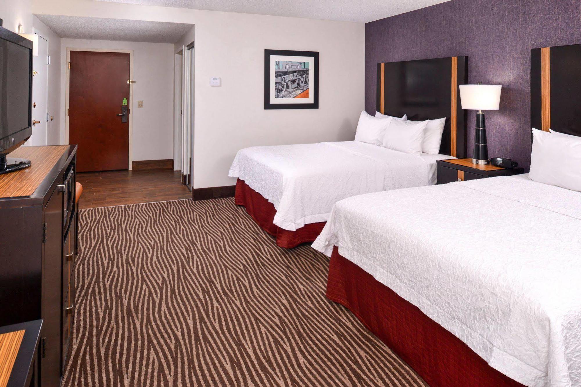 Hampton Inn Springfield Exterior photo